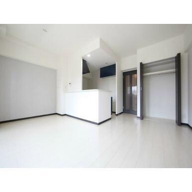 ＬＤＫ１１．５帖　収納付　カウンターキッチン