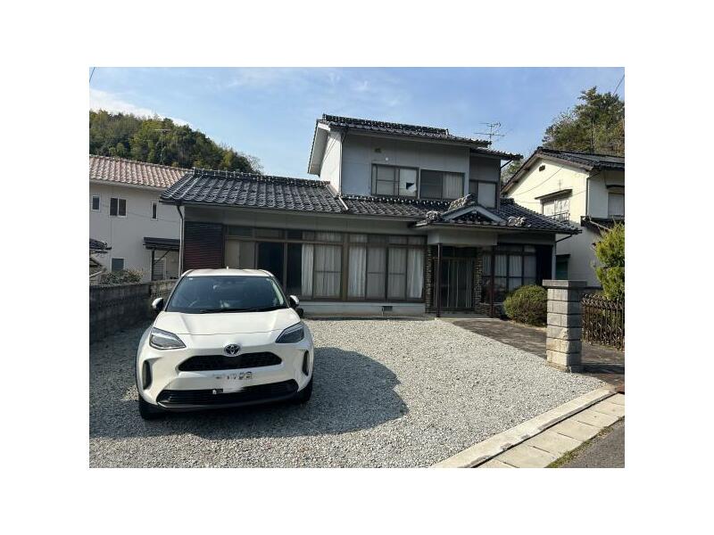 2F 5DK in Nagasawa-cho, Hamada-shi, Hamada (Hamada Sta.)

10,990,000 yen