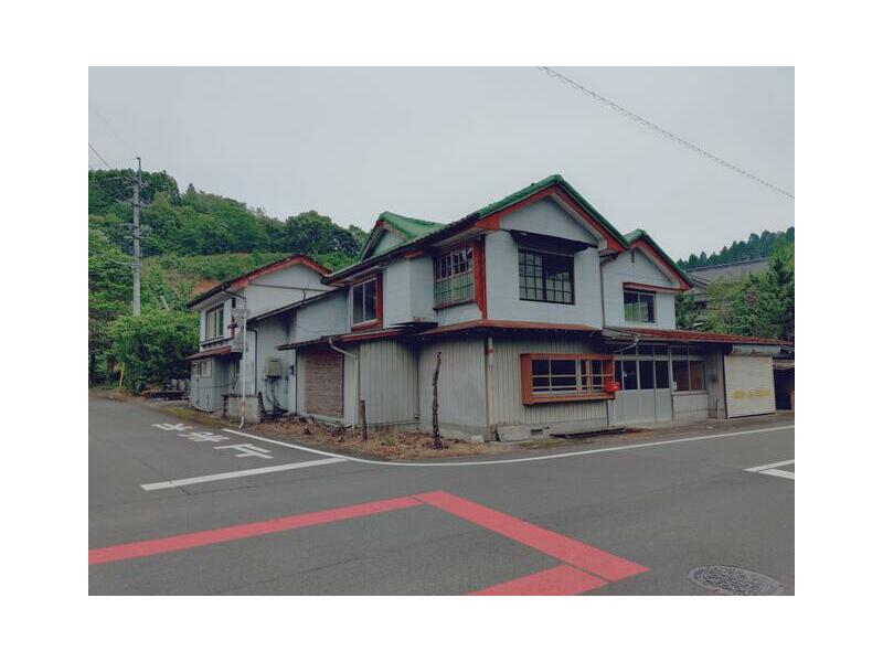 2F 12LDK, Oaza Shigeoka, Umoku, Saeki-city

2,000,000 yen