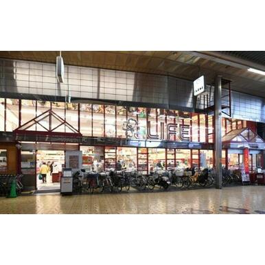 ライフ　岡町店 距離：229m