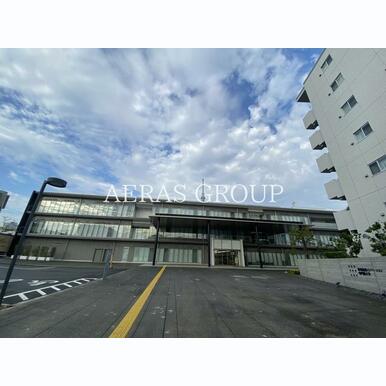 iU 情報経営イノベーション専門職大学 距離:533m