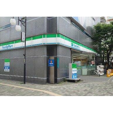 ファミリーマート 弁天町駅前店 距離:779m