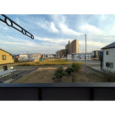 南東向きです。