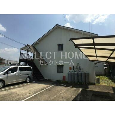 落ち着いた雰囲気の外観です
