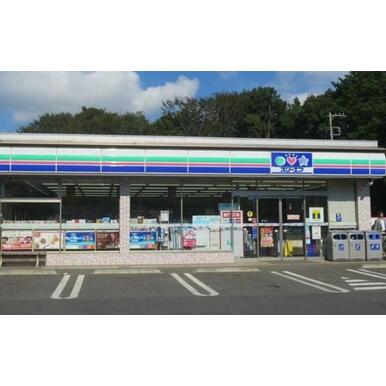 スリーエフ 距離:64m