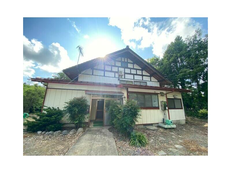 Tsuruoka City, Naganuma, Miyahigashi (Fujishima Station) 2-story building 8LDK