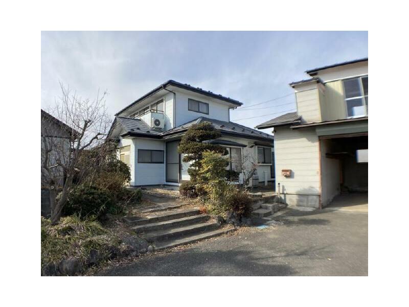 Kurihara-shi, Kurihara Ichihasama Aza Kawaguchi Kawamobuchi (Ikezuki station) 2F 4LDK

4.5 million yen