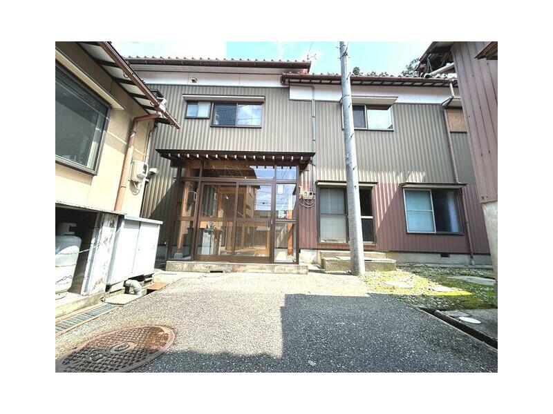 Hakusan City, Tsurugi Chishimachi (Tsurugi Station), 2-story, 8DK