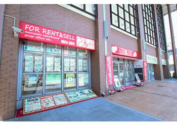 当店外観写真・ひと目で解る駅前大型のお店♪