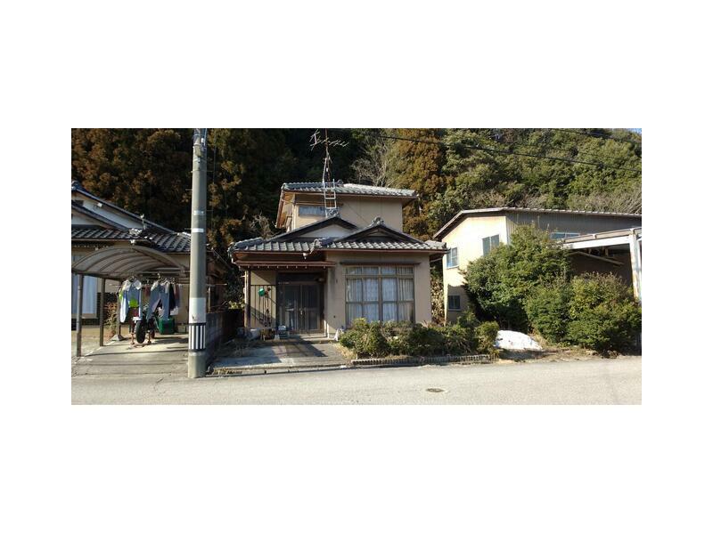 Yamashiro-Onsen Yamato-cho, Kaga-shi, Kaga (Kaga Onsen Sta.) 2F 5DK

1.5 million yen