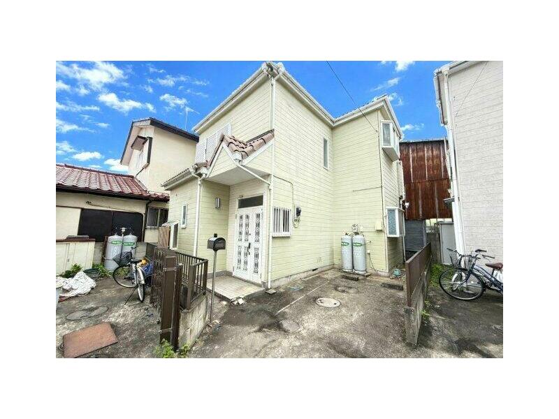 Ageo-shi, Oaza-Ueno (Ibusuki station) 2F 4DK

5.8 million yen