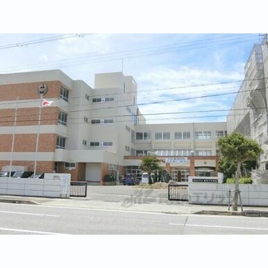 能登川中学校 距離:2,400m