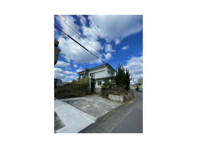 Shikokuchuo-shi, Tsumatori-cho (Kawanoe Sta.) 2F 3LDK

3,000,000 yen