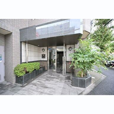 落ち着いたエントランスです