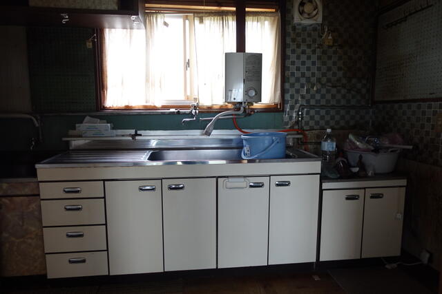 滝川市 滝の川町西5丁目 2階建 6DK 5