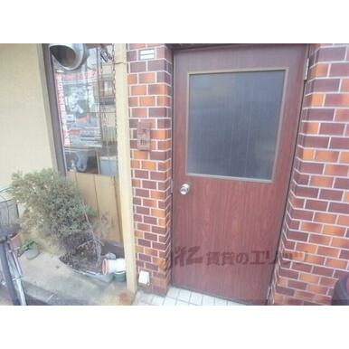 建物入口：共同玄関