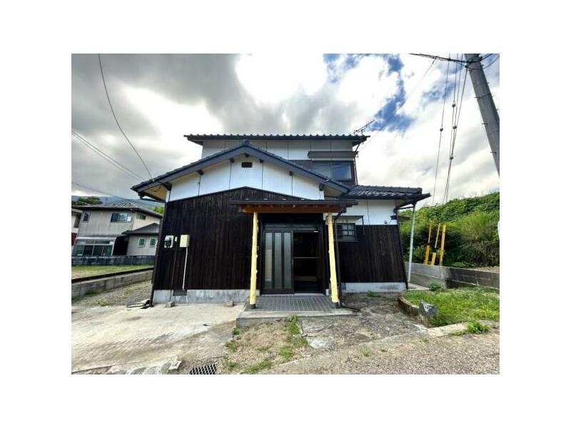 Niihama-shi Hagio (Nakahagi Sta.) 2F 5DK

4,800,000 yen