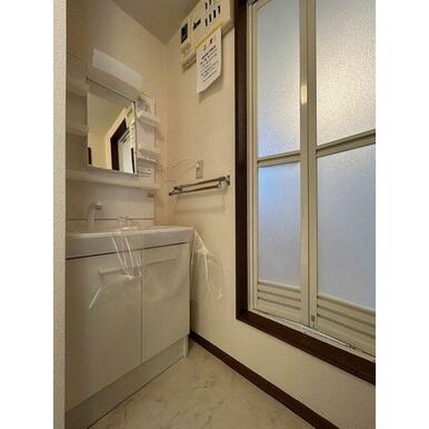 【洗面】忙しい朝に便利な洗髪洗面化粧台