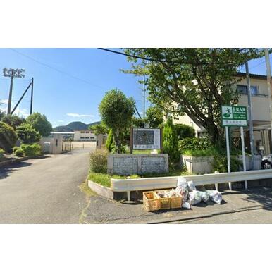 静岡市立籠上中学校 距離：473m