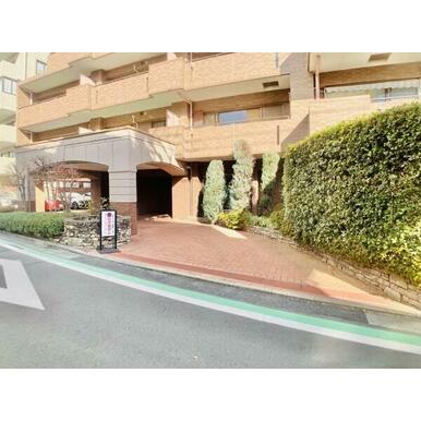 ゆとりのあるエントランスです