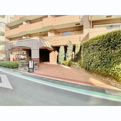 ゆとりのあるエントランスです