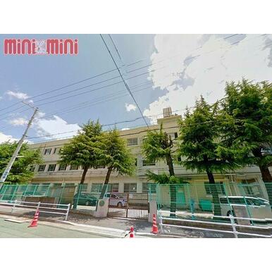 神戸市立本山第三小学校 距離：709m