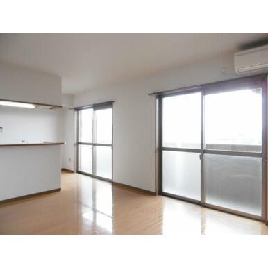 同物件内の同じ間取りの部屋の写真です