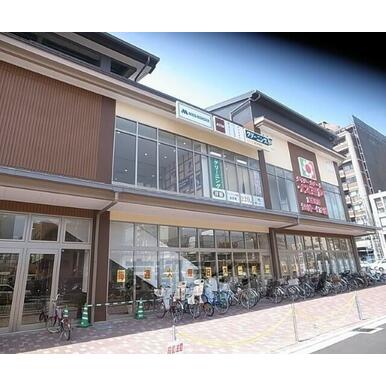 イズミヤ堀川丸太町店 距離：300m