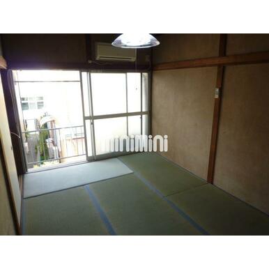 大きい窓の居室