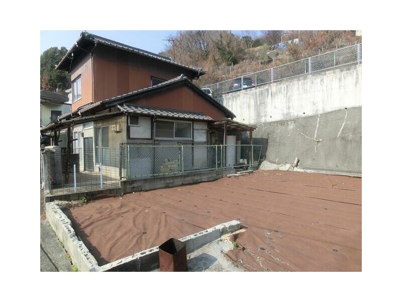 11 minutes walk from "Shimonoseki" station on JR Sanyo Main Line