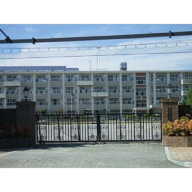 華陽小学校　　19 距離：400m