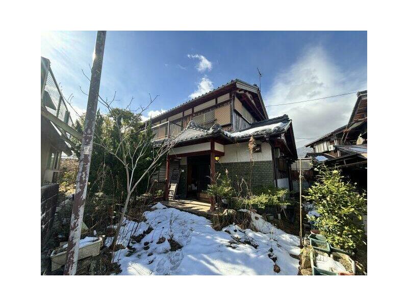 Kitakomatsu, Otsu-shi, Otsu (Kitakomatsu Sta.) 2F 9DK

2,000,000 yen