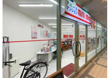 東京メトロ千代田線　町屋駅　徒歩1分、京成電鉄本線　町屋駅　徒歩3分