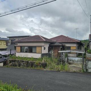 In Minamiyamashiro Village, Sagara District, the property for sale is a single-story house with 4 bedrooms, priced at 3 million yen, located in the northern Okawara area, Kamanoko (Tsukigasekuchi Station).