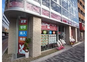 駅構内を通ってお越しいただけます　ウサギマークのｍｉｎｉｍｉｎｉ看板が目印