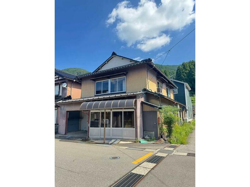 2F 7DK in Tsurugi Asahi-cho, Hakusan-shi, Hakusan (Tsurugi Sta.)

2,750,000 yen