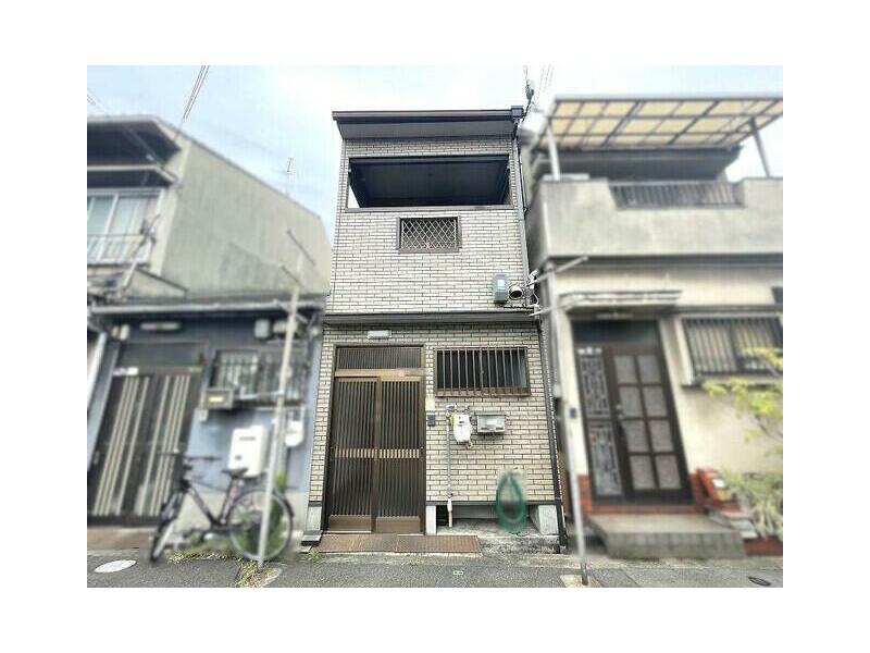 14 minutes on foot from Kintetsu Minami Osaka Line "Takaminosato" Station