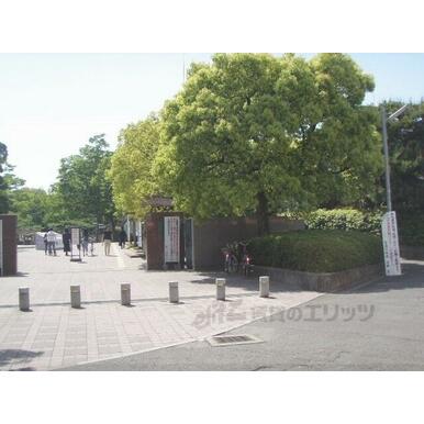 立命館大学　衣笠キャンパス東門 距離：1,920m
