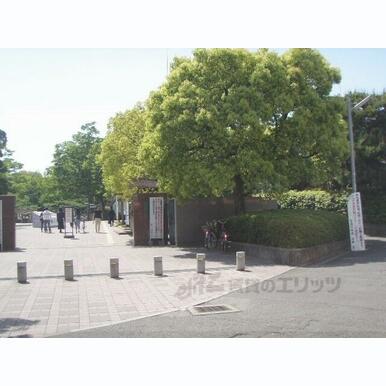 立命館大学 衣笠キャンパス東門 距離:1,920m
