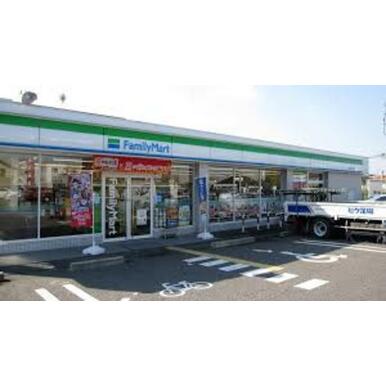 ファミリーマート堺鳳西町店 距離：658m