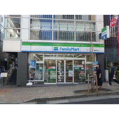 ファミリーマート神楽坂店 距離：693m