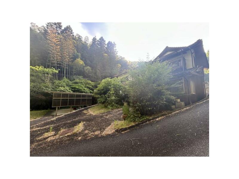 Matsue-shi, Shishimi-cho Higashi Rakutai (Rakutai station) 2F 8SDK

2.5 million yen