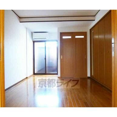 広々としたお部屋です。