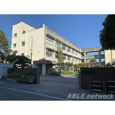 熊本市立帯山小学校 距離：330m