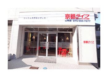 JR山科駅徒歩3分の場所にあります。