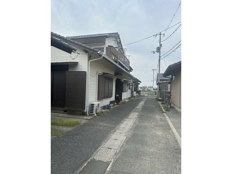 Saijo-city Sakkaichi (Iyo Saijo Sta.) 2F 6DK

1,960,000 yen