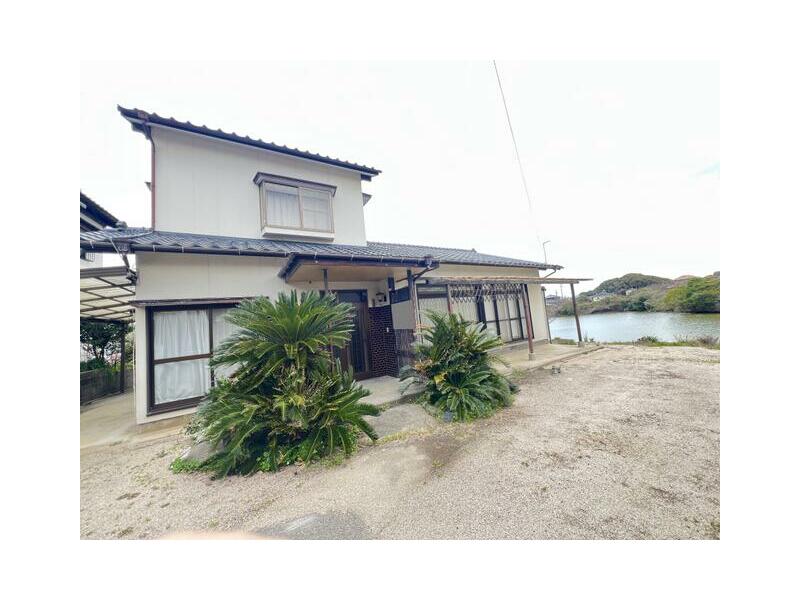 1600 meters on foot from JR Nippo Main Line "Ujima" Station