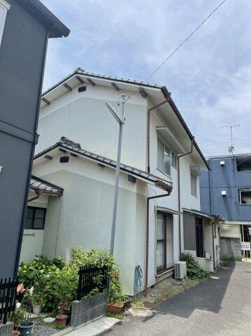 松山市 宮西３丁目（萱町六丁目駅） 2階建 ５ＤＫ 590万円