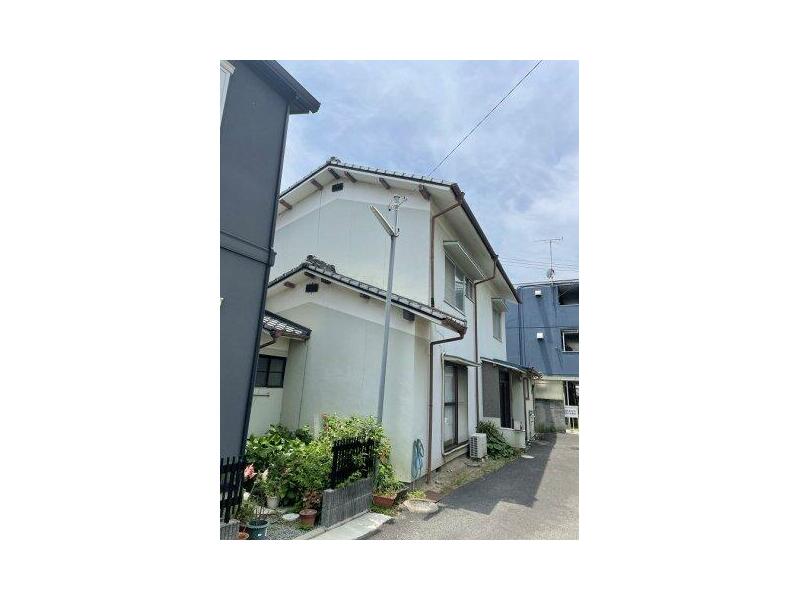 3-chome Miyanishi, Matsuyama-city (Kayacho 6-chome Sta.) 2F 5DK

5.9 million yen
