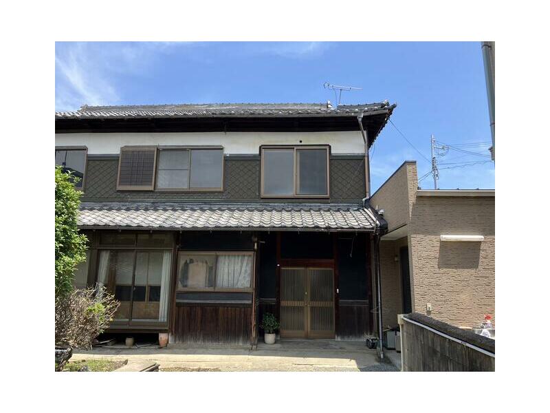 Himeji-shi, Himeji Kakiuchi Honmachi, Aboshi-ku (Sanyo Aboshi Sta.) 2F 7DK

2.5 million yen